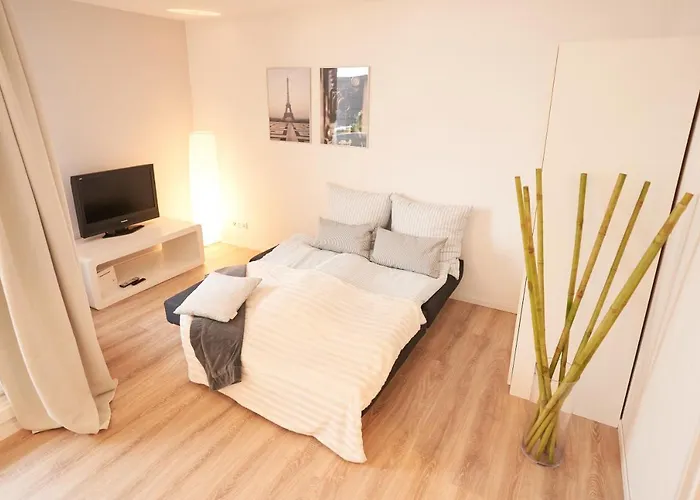 Gemuetliches Und Helles Studio Apartment Mit Balkon, Badewanne, Wlan, Parkplatz