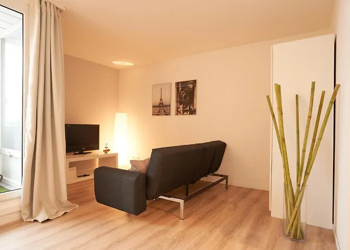 Gemuetliches Und Helles Studio Apartment Mit Balkon, Badewanne, Wlan, Parkplatz